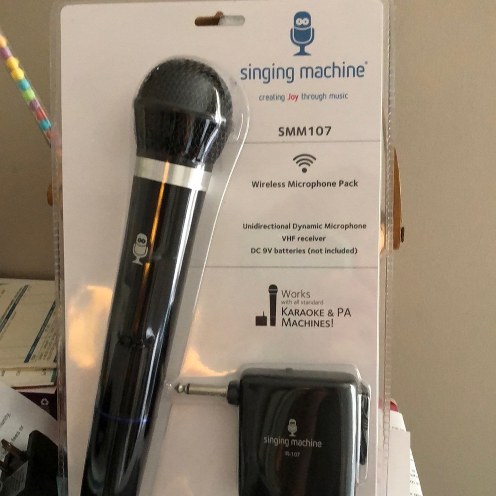 Black Wireless Microphone Pack